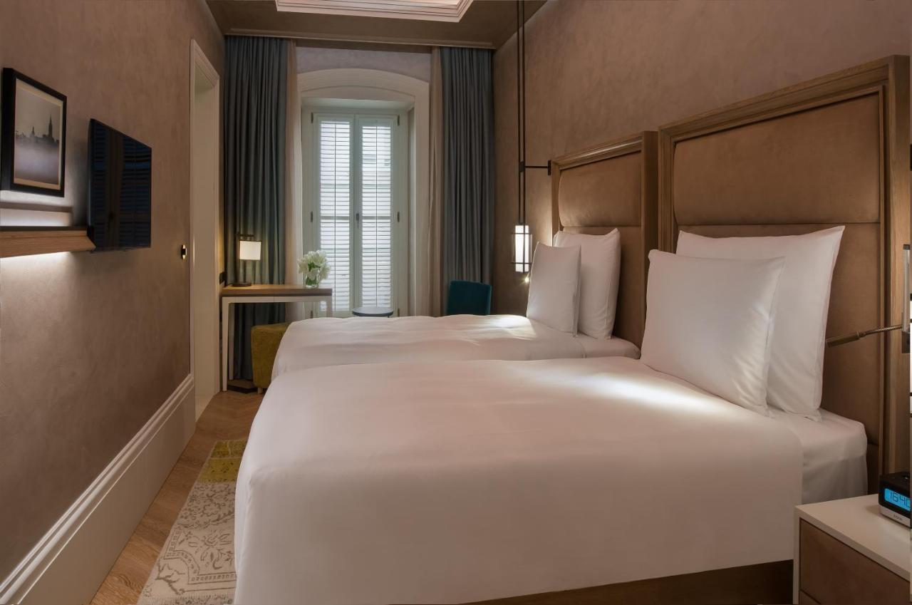10 Karakoy Hotel Istanbul Ngoại thất bức ảnh A room at the hotel