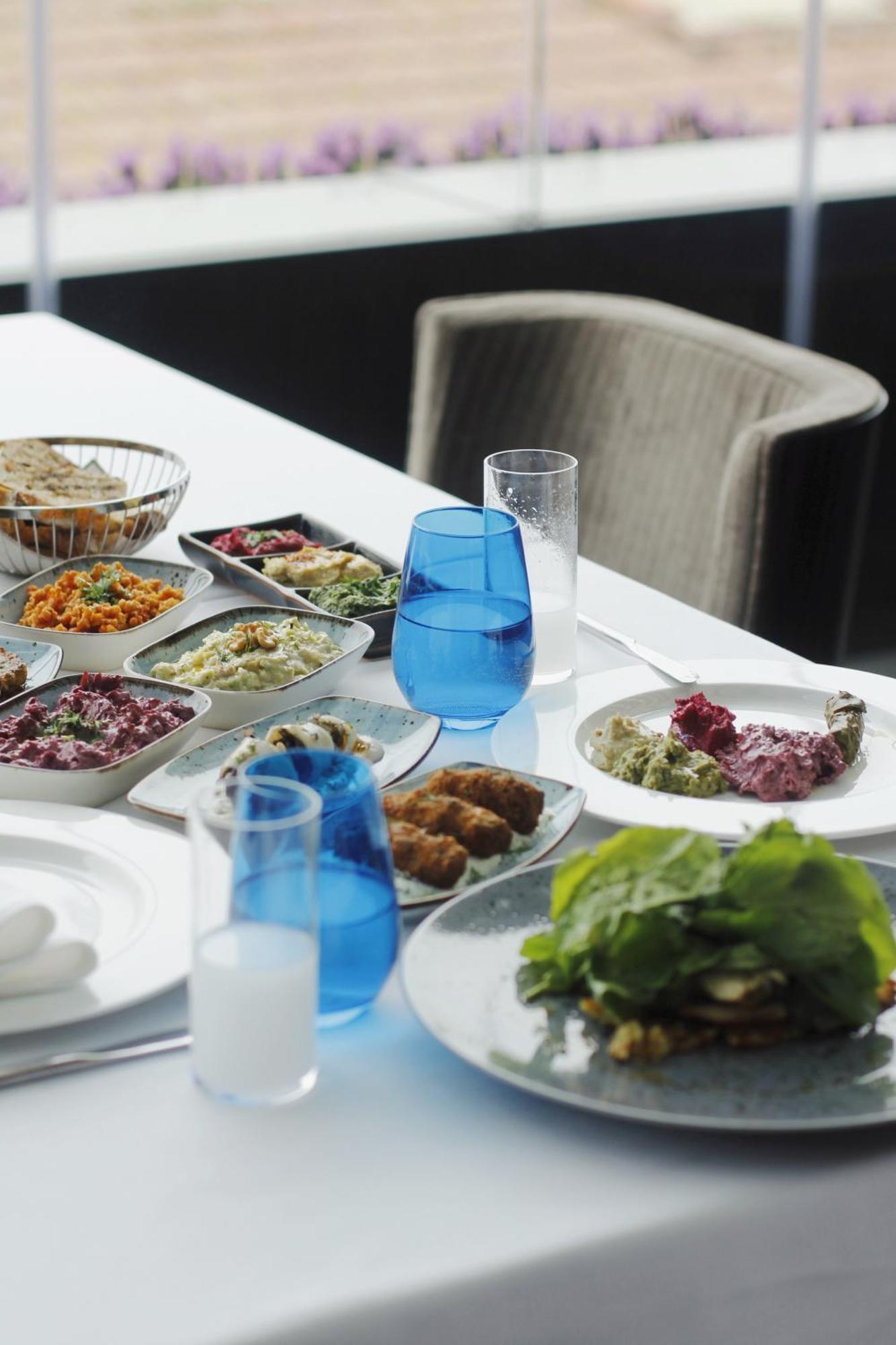 10 Karakoy Hotel Istanbul Ngoại thất bức ảnh A selection of meze